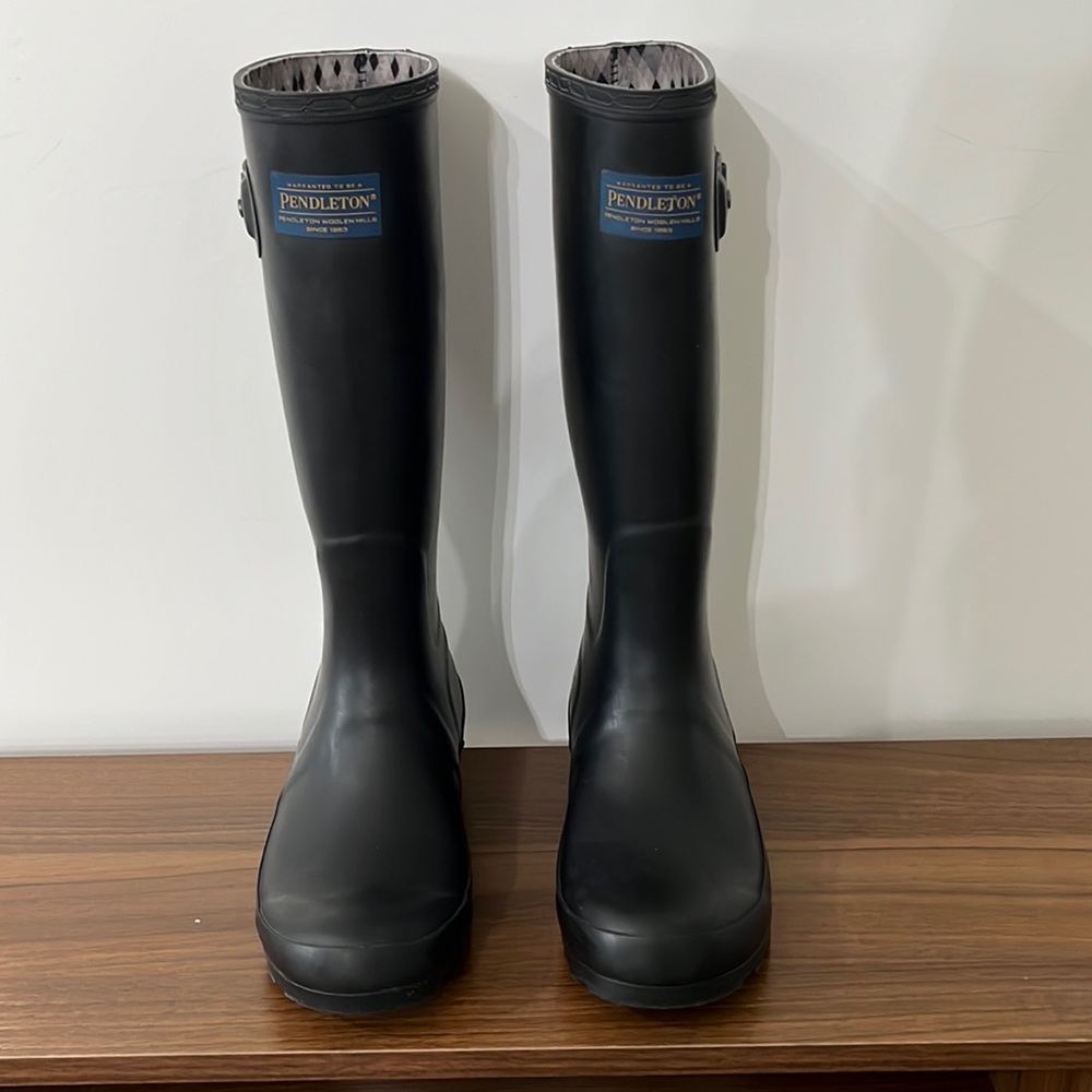 Pendleton Black Rain Boots Size 6